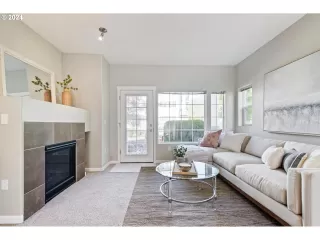 Photo #4: 24086151 Listing 