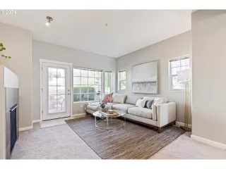 Photo #5: 24086151 Listing 