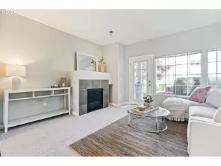 Photo #6: 24086151 Listing 