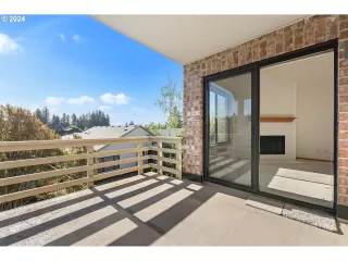 Photo #2: 24086192 Listing 