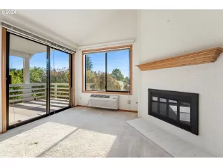 Photo #3: 24086192 Listing 