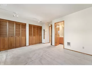 Photo #4: 24086192 Listing 