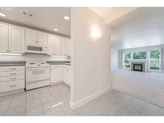 Photo #6: 24087966 Listing