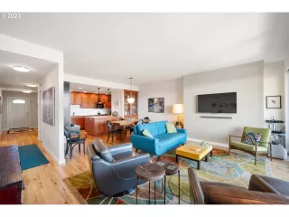 Photo #4: 24088083 Listing