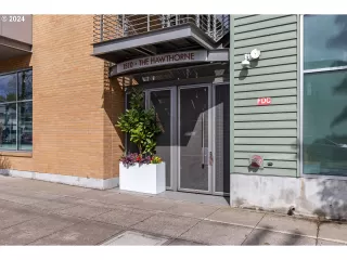 Photo #1: 24088180 Listing 