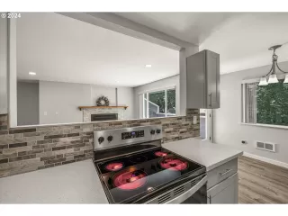 Photo #3: 24088253 Listing