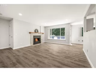 Photo #4: 24088253 Listing