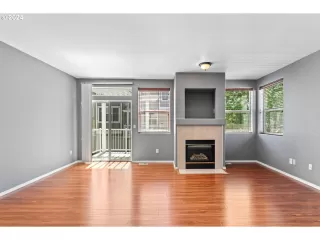 Photo #4: 24089220 Listing