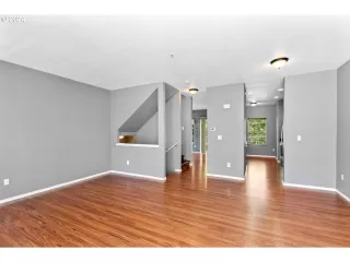 Photo #6: 24089220 Listing