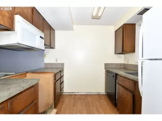 Photo #2: 24089706 Listing