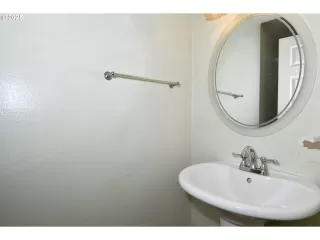 Photo #3: 24089706 Listing