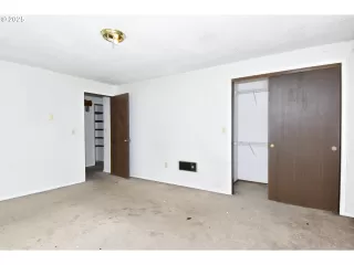 Photo #6: 24089706 Listing