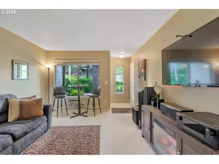 Photo #3: 24090341 Listing