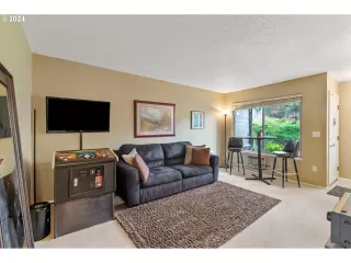 Photo #5: 24090341 Listing