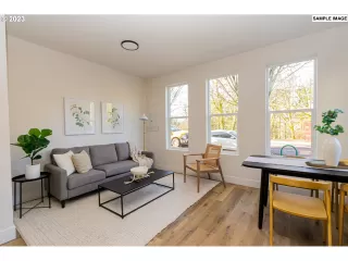 Photo #4: 24091618 Listing