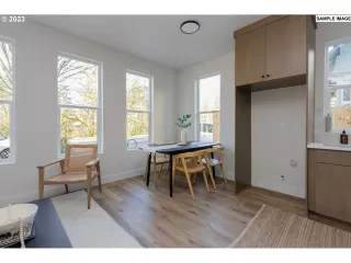 Photo #5: 24091618 Listing