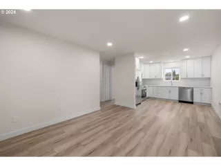 Photo #4: 24091922 Listing 