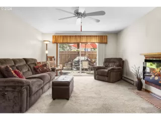 Photo #6: 24092049 Listing