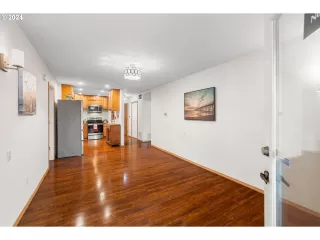 Photo #4: 24093391 Listing