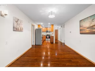 Photo #5: 24093391 Listing