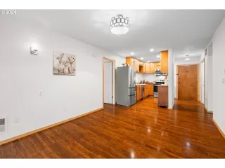 Photo #6: 24093391 Listing