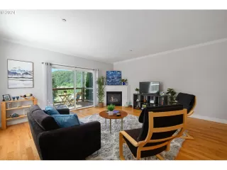 Photo #5: 24094063 Listing