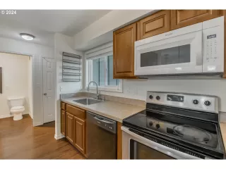 Photo #5: 24094296 Listing