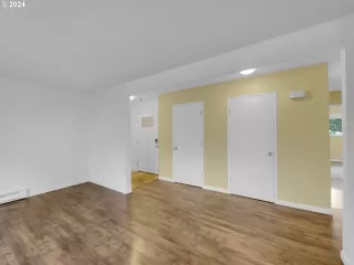 Photo #2: 24094353 Listing 