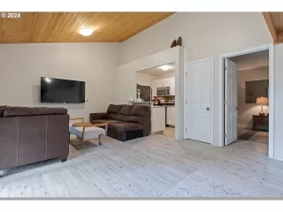 Photo #4: 24094967 Listing