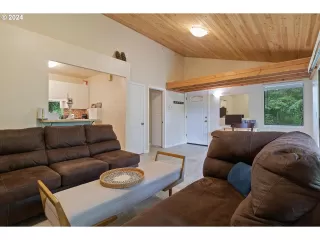 Photo #6: 24094967 Listing