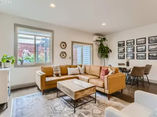 Photo #4: 24095066 Listing