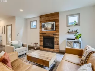 Photo #5: 24095066 Listing