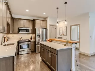 Photo #6: 24095066 Listing