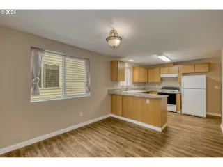 Photo #4: 24096127 Listing