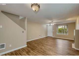 Photo #5: 24096127 Listing