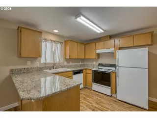 Photo #6: 24096127 Listing