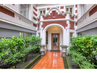 Photo #1: 24098754 Listing