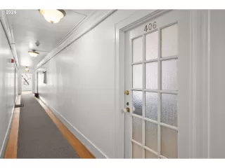 Photo #5: 24098754 Listing