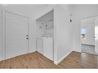 Photo #3: 24098973 Listing