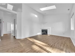 Photo #4: 24098973 Listing