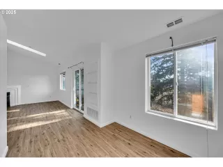 Photo #6: 24098973 Listing