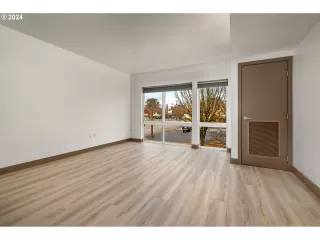 Photo #5: 24099206 Listing 