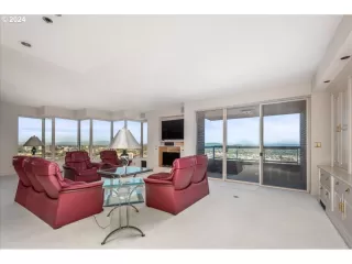 Photo #4: 24099544 Listing