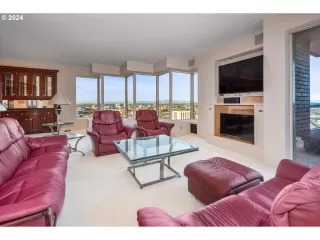 Photo #5: 24099544 Listing