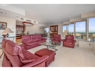 Photo #6: 24099544 Listing