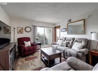 Photo #4: 24099791 Listing