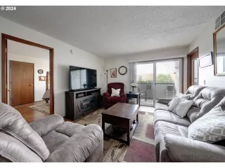 Photo #5: 24099791 Listing