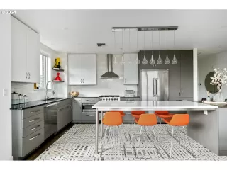 Photo #2: 24100459 Listing