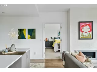 Photo #3: 24100459 Listing