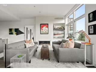 Photo #5: 24100459 Listing